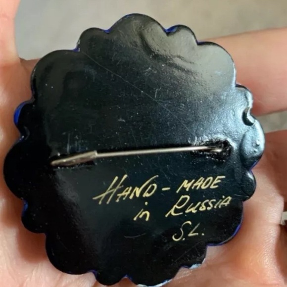 VTG Hand Painted Christmas Brooch made in Russia - Picture 2 of 3